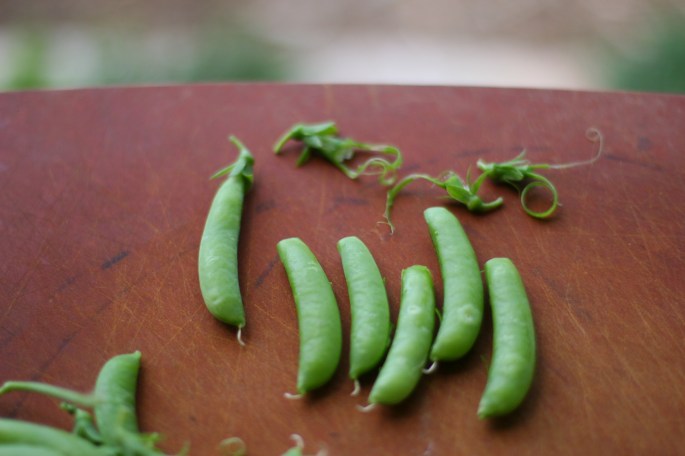 trimmed snap peas